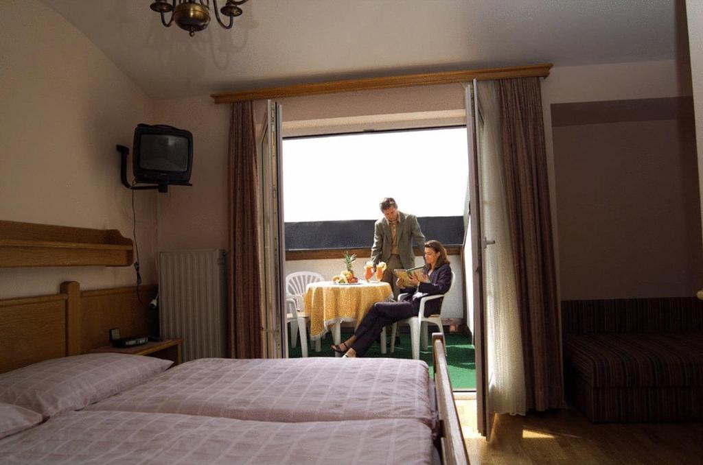 Hotel Gasthof Brueggler Radstadt Oda fotoğraf